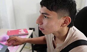 εκπλήσσω τον τεχνικό που βλέπει βίντεο να γεύεται το τεράστιο πούτσι του Katty Blake