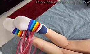 Slastena devojka zadirkuje sa lepim dupetom duboko grlo