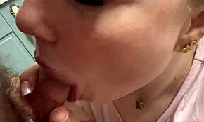 Il miglior pompino della mia vita - sborra sul viso della mia amata sorellastra - lecca tutto lo sperma dal viso