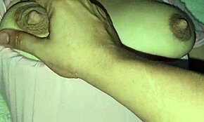 Hijastro 18+ Penis Kecil Mengerang Basah Saat Ngentot Memek Ketat dan Creampie