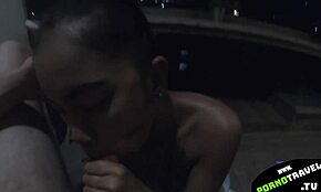 hän juttelee kanssani parvekkeella