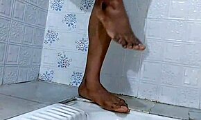 Feminizovaný sissy venkovní čůrání kompilace