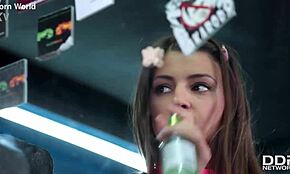 Teen kolej tunjuk cameltoe panty luar rumah