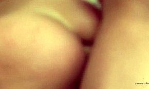 Bublinkový zadek Amirah snáší intenzivní sváteční DP bušení