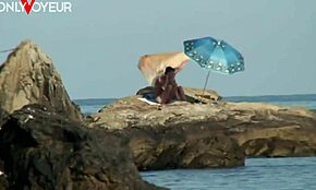 J'ai vu un shooting photo sur plage nue se transformer en sexe hardcore