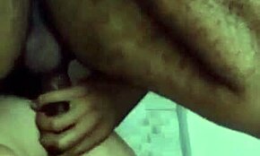 Karı Boynuzlu Kocasına Döl Boşalmasını Çekmesini Söylüyor