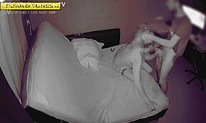 Podvádějící žena oplodněná sousedem pozdě v noci