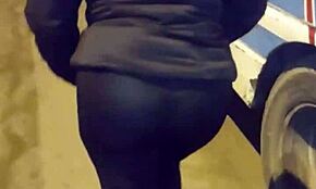 저 성숙한 큰 엉덩이가 투명 레깅스에?