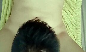 Tânără sexy iubește să se fută după baie