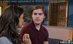 Milf stiefmoeder Penny Barber leert zorgvuldig haar stiefzoon en zijn jonge vriendin