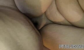 Колегиала с огромными сиськами глотает мою сперму в красном