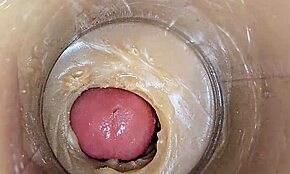 In deze POV thuisgemaakte scène krijgt ze een enorme creampie met prachtig intern camerawerk in 4K