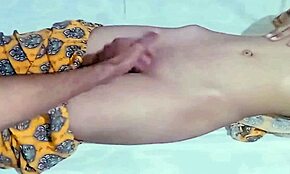 Katso tämä desi-koulutyttö saa naida kovaa perseeseen opettajalta viraalisessa MMS-videossa!