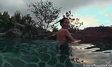 Sexy babe masturbates pussy outdoor 😍