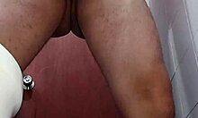 mi pene depilado se siente suave y listo