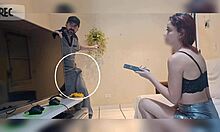 Esposa sozinha fanny squirting com homem da tv