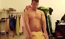 prende el móvil y cógeme estoy caliente?