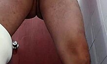 mi pene depilado se siente suave y listo