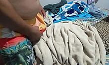 Ela de bunda para cima, me chamando para fuder por trás 😏