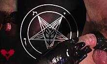 Handjob in latex gloves, such a wild tribute! 😈