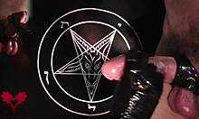 Handjob in latex gloves, such a wild tribute! 😈