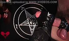 Handjob in latex gloves, such a wild tribute! 😈