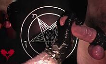 Handjob in latex gloves, such a wild tribute! 😈