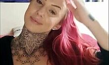 Garota sensual smokes and teases with big natural tits