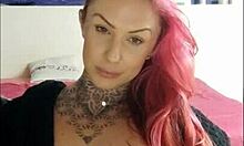 Garota sensual smokes and teases with big natural tits