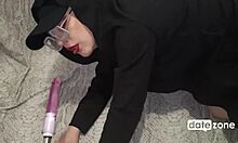 Pregnant woman plays with small 18+ dildo on webcam