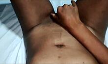 Eres una Zorra Hermanastra Morena de 20 Inicia Carrera Porno en Mi Habitación Masturbándose Intensamente con Gran Vagina Oscura