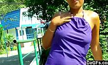 Ho rimorchiato una calda brasiliana giovane per strada per leccare figa hardcore