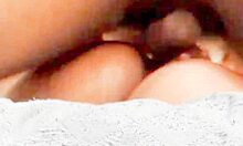 deixa eu agarra esse pau enquato vc mete gostoso na minha bunda