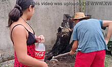 Sexo com Rapaz Contratado no Quintal Trailer Completo