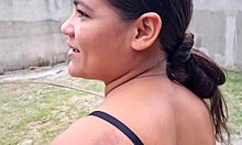 Sexo com Rapaz Contratado no Quintal Trailer Completo