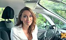 jade is training her friend anita in a hard lesbian threesome 😈