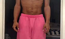 hey, wanna see this cute brunette's barefoot toes workout at gym?