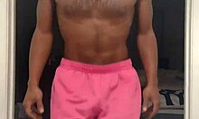 hey, wanna see this cute brunette's barefoot toes workout at gym?