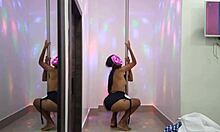 morena super caliente aprende a bailar sexy en el tubo, si quieres verme follar mira mis videos premium de xvideos porno real casero 😏