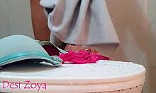 Neighbor Bhabhi Fingers Pussy While Bathing!