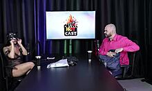 ele não consegue bater punheta sozinho?