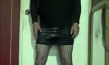 Bisexual crossdresser pumps up for bigger action!