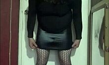 Bisexual crossdresser pumps up for bigger action!