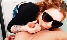 ruiva gostosa invadiu o banheiro masculino para me chupar