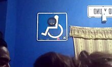 Echando el ma�anero con mi vecino despues de que mi marido se va a trabajar