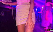 Azgın Kız Gece Kulübü Tuvaletinde Sikiliyor! Çok Yabani! 😈