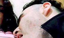 mi novia chupa la verga y se la dejo caer en los pechos