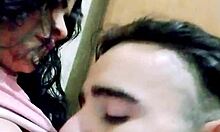 mi novia chupa la verga y se la dejo caer en los pechos