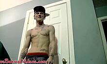 i'm skinny suckin dicks with a mature guy