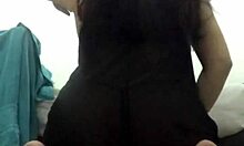 CUARENTONA INFIEL ME DEJA GRABARLE EL CULO Y LA PUTA ME DA UNAS MAMADAS